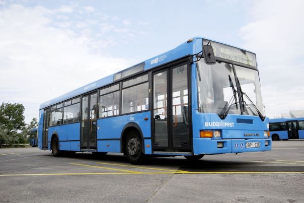 IKARUS 412